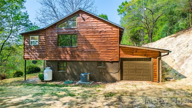 298 Timbuktu Road, Sylva, NC 28779