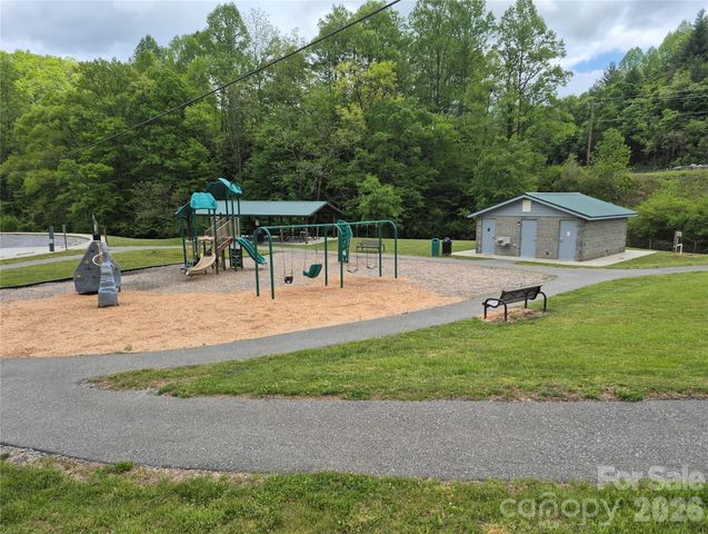 298 Timbuktu Road, Sylva, NC 28779