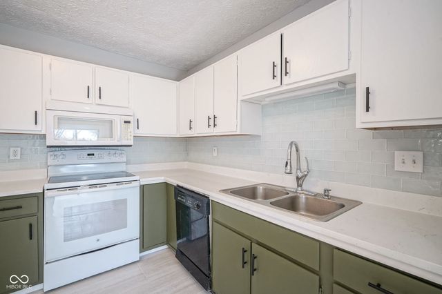 9554 Bay Vista E Drive E, Indianapolis, IN 46250