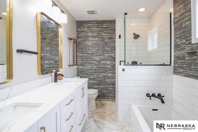 8026 Newport Avenue, Omaha, NE 68122