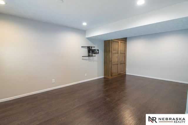 8026 Newport Avenue, Omaha, NE 68122