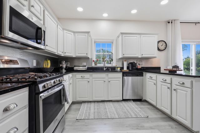 45622 Lone Pine Lane, Macomb, MI 48044