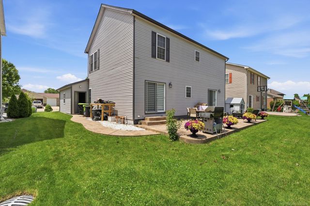 45622 Lone Pine Lane, Macomb, MI 48044