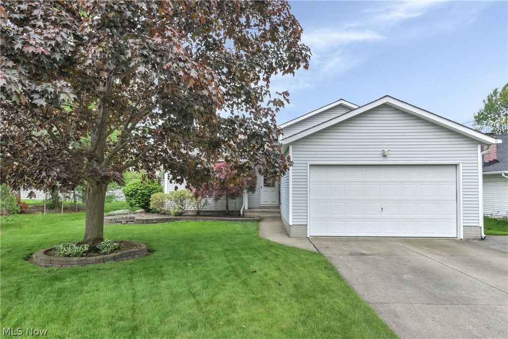 6396 Olive Avenue, North Ridgeville, OH 44039