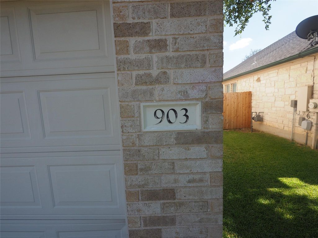 903 Fenway Park CT, Round Rock, TX 78665