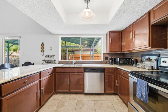 7642 Candlegreen Lane, Houston, TX 77071