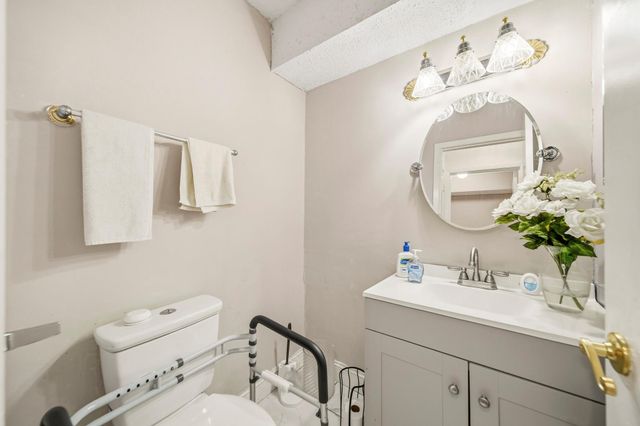 7642 Candlegreen Lane, Houston, TX 77071