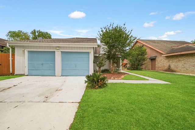 7642 Candlegreen Lane, Houston, TX 77071