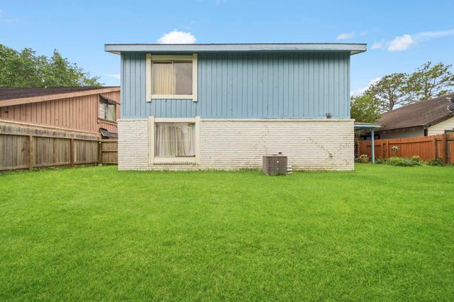 7642 Candlegreen Lane, Houston, TX 77071