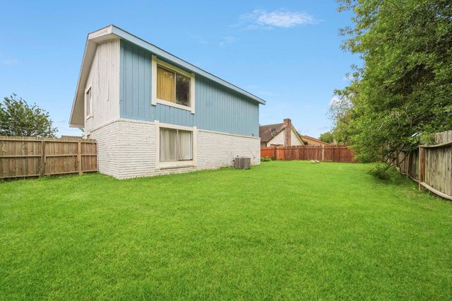 7642 Candlegreen Lane, Houston, TX 77071