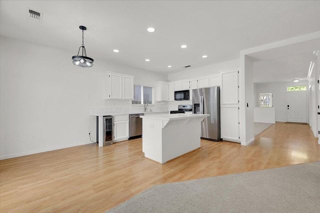 1412 Butte Bend Ln, Yuba City, CA 95993