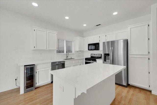 1412 Butte Bend Ln, Yuba City, CA 95993