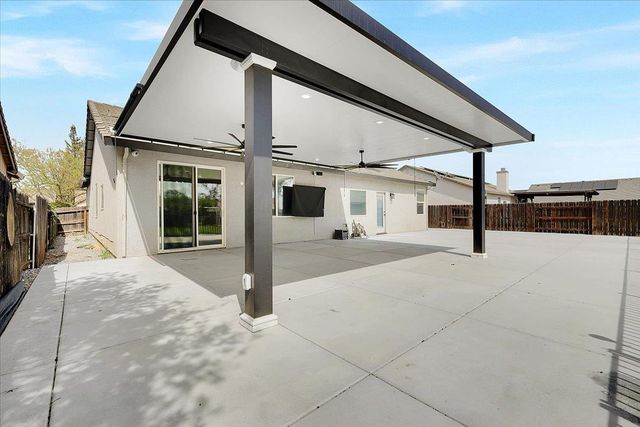 1412 Butte Bend Ln, Yuba City, CA 95993