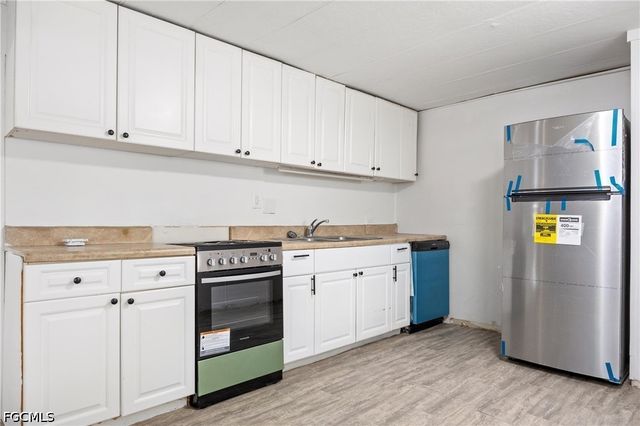 11111 Ballweg LN, Fort Myers, FL 33908