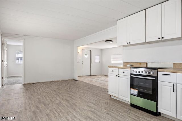 11111 Ballweg LN, Fort Myers, FL 33908