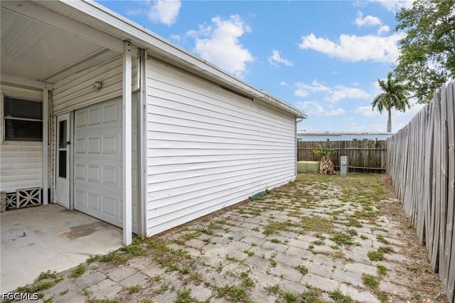 11111 Ballweg LN, Fort Myers, FL 33908