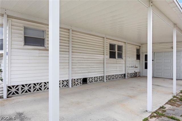 11111 Ballweg LN, Fort Myers, FL 33908