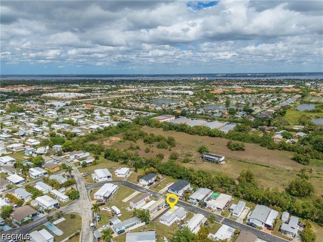 11111 Ballweg LN, Fort Myers, FL 33908