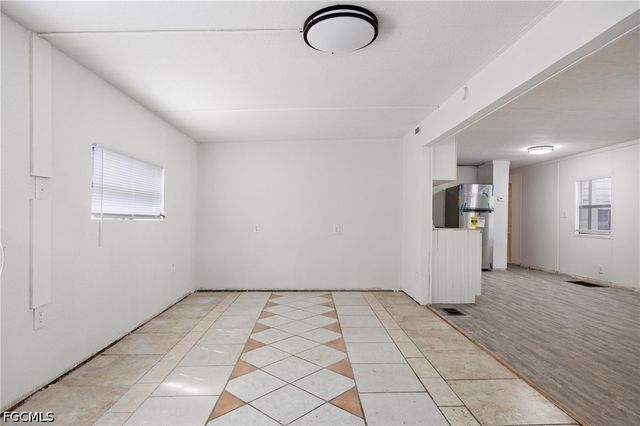 11111 Ballweg LN, Fort Myers, FL 33908