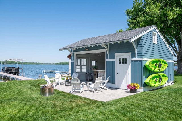 W267N2937 Peterson DRIVE, Pewaukee, WI 53072