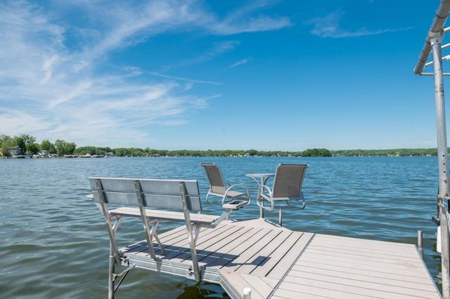 W267N2937 Peterson DRIVE, Pewaukee, WI 53072