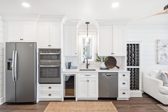 W267N2937 Peterson DRIVE, Pewaukee, WI 53072