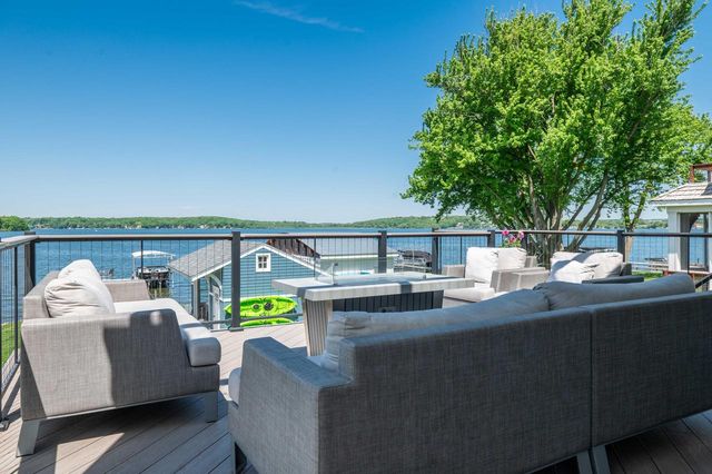 W267N2937 Peterson DRIVE, Pewaukee, WI 53072