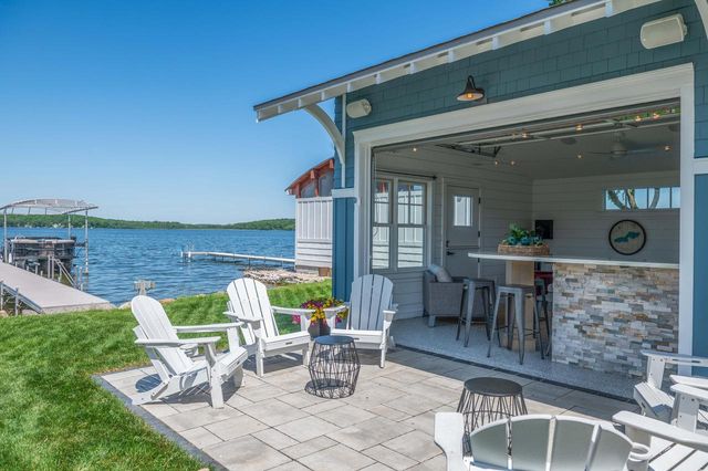W267N2937 Peterson DRIVE, Pewaukee, WI 53072