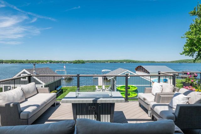 W267N2937 Peterson DRIVE, Pewaukee, WI 53072