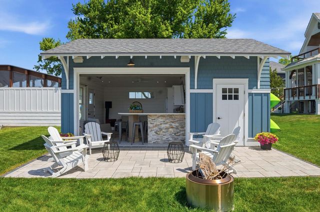 W267N2937 Peterson DRIVE, Pewaukee, WI 53072