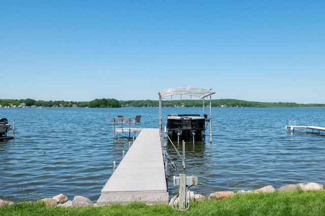 W267N2937 Peterson DRIVE, Pewaukee, WI 53072