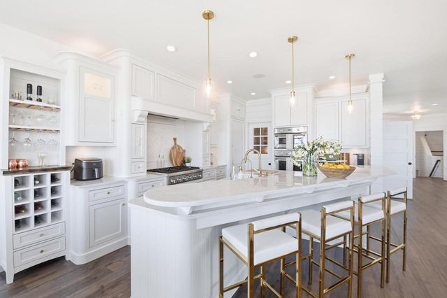 W267N2937 Peterson DRIVE, Pewaukee, WI 53072