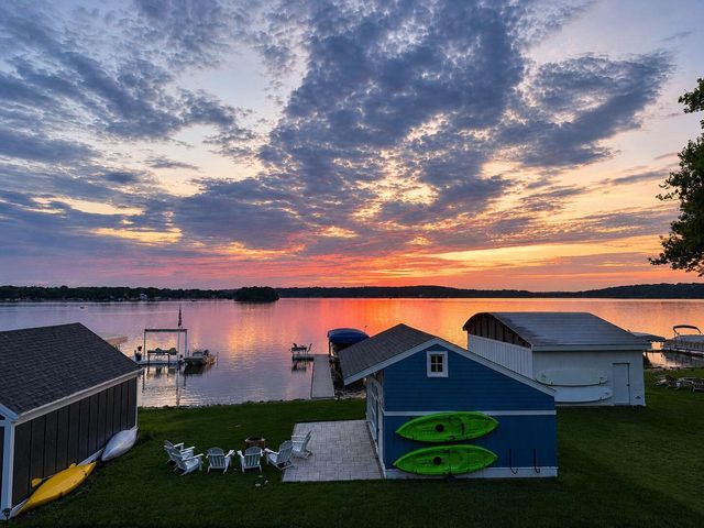 W267N2937 Peterson DRIVE, Pewaukee, WI 53072