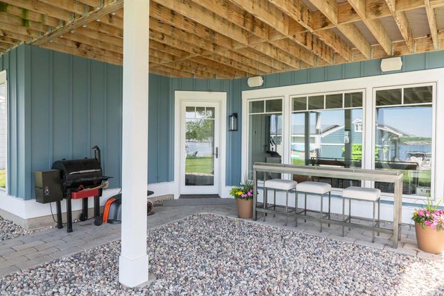 W267N2937 Peterson DRIVE, Pewaukee, WI 53072