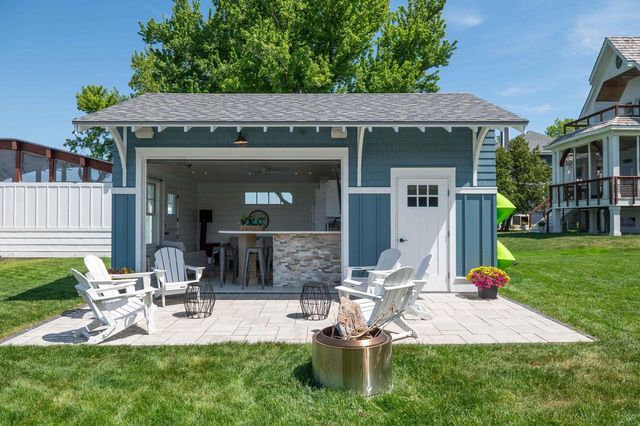 W267N2937 Peterson DRIVE, Pewaukee, WI 53072