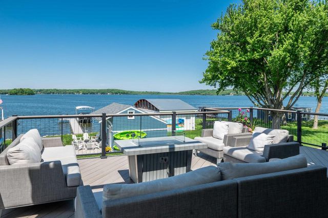 W267N2937 Peterson DRIVE, Pewaukee, WI 53072