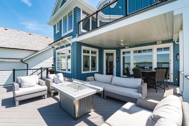 W267N2937 Peterson DRIVE, Pewaukee, WI 53072