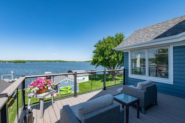 W267N2937 Peterson DRIVE, Pewaukee, WI 53072