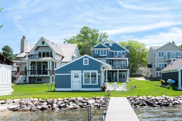 W267N2937 Peterson DRIVE, Pewaukee, WI 53072