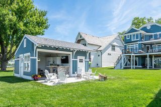 W267N2937 Peterson DRIVE, Pewaukee, WI 53072