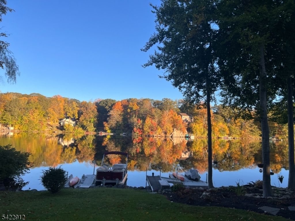 173 Point Breeze Dr, West Milford Twp., NJ 07421 — exterior