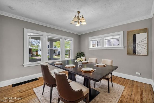 921 Helmsdale Road, Cleveland Heights, OH 44112