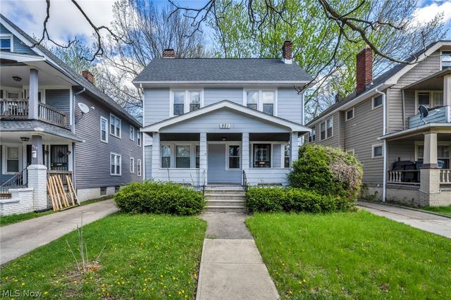 921 Helmsdale Road, Cleveland Heights, OH 44112