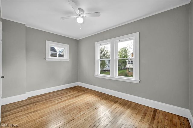 921 Helmsdale Road, Cleveland Heights, OH 44112