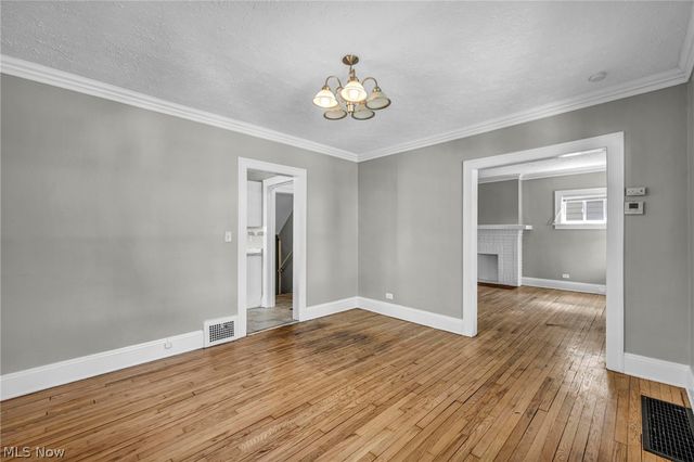 921 Helmsdale Road, Cleveland Heights, OH 44112