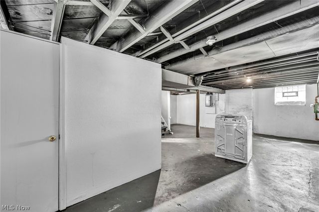 921 Helmsdale Road, Cleveland Heights, OH 44112