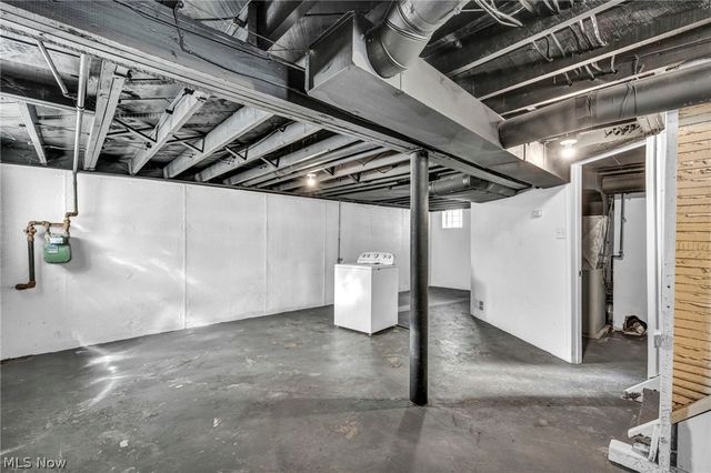 921 Helmsdale Road, Cleveland Heights, OH 44112