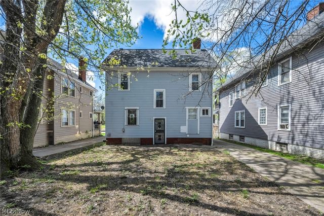 921 Helmsdale Road, Cleveland Heights, OH 44112