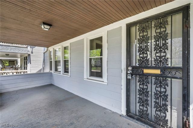 921 Helmsdale Road, Cleveland Heights, OH 44112