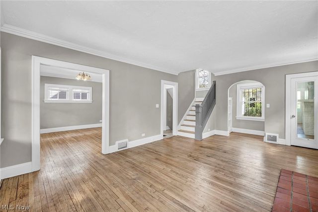 921 Helmsdale Road, Cleveland Heights, OH 44112